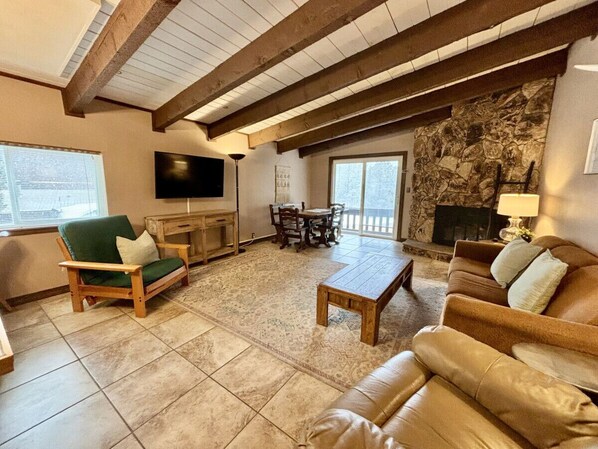 Great-room with vaulted ceilings