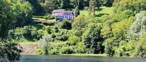The whole property extends from the top of the hill down the river bank. 