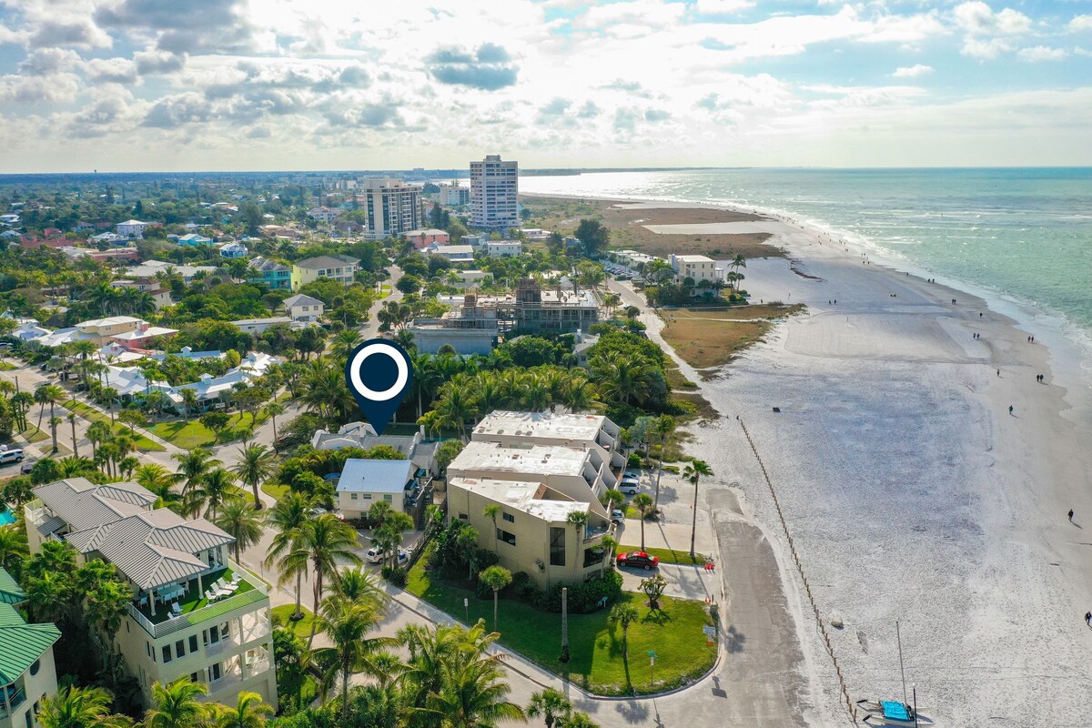 Charming Suite w/ Shared Pool, High-Speed WiFi – Steps to the Beach