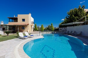 Stimulating pool surroundings.