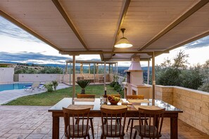 Outdoor dinning area for culinary moments.