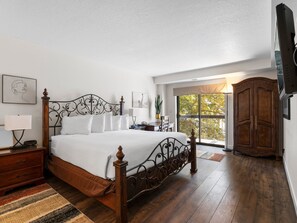 Primary Bedroom / King Bed