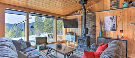 Idaho Springs Vacation Rental Cabin | 2BR | 1BA | 1,064 Sq Ft | Stairs Required