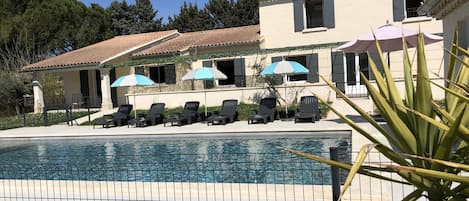 Piscine 5/11m avec sa plage californienne