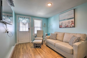 Living Room | 1st Floor | Smart TV | Window A/C Unit