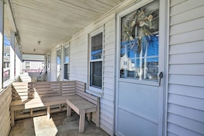 Covered Porch | Steps Required