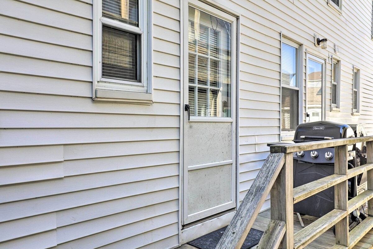 Seaside Escape w/ Porch + Direct Beach Access