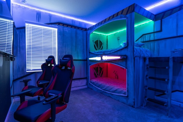 Star Wars Themed Kids Room w/ Bunk Bed