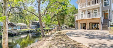 Homosassa Vacation Rental | 3BR | 3BA | 2,020 Sq Ft | Stairs Required