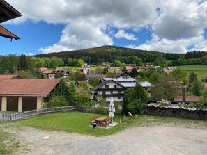 Ferienwohnung 3 mit kostenfreiem Wlan-Blick aus dem Fenste