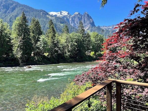 Wake up to Cascade mountain views every day at Mountain View Cabin!