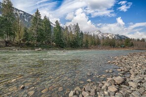 Skykomish River in winter