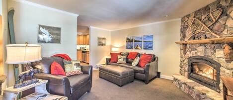 Lake Placid Vacation Rental | 2-Story Condo | 2BR | 1.5BA | 850 Sq Ft