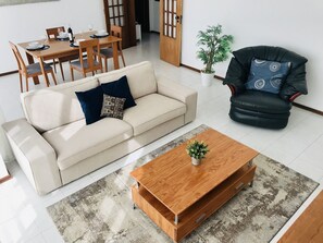 Living/dining room 