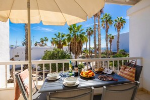 Beautiful apartment with private balcony and sea views