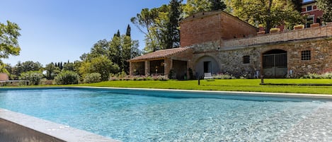 Piscine à débordement
