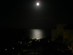 this is why they call it Moon Bay