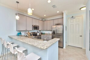 Breakfast Bar with 4 stools
