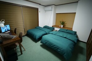 Western-style room with 8 tatami mats. Two semi-double beds.