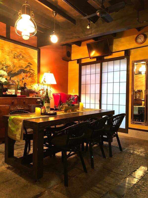 Entrance living