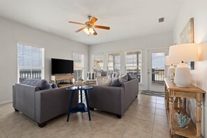 Living Room Island Sun Ocean front Beach House