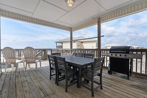 Island Sun Outdoor Living Space