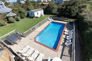 Private Pool: open mid-May to mid-Oct.