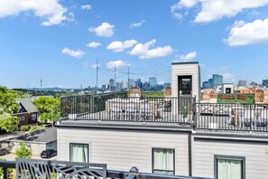 Expansive Views of the Nashville skyline