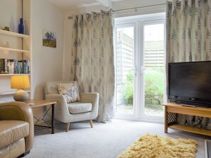 Living area with french doors to garden | Dandelions, Newton Abbot
