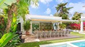 outdoor garden dining area for up to 20