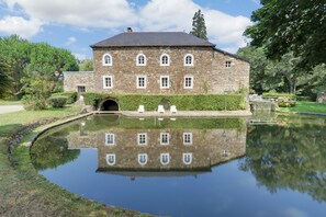 Le moulin côté piscine