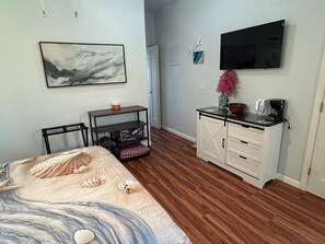 Smart TV, kitchenette area