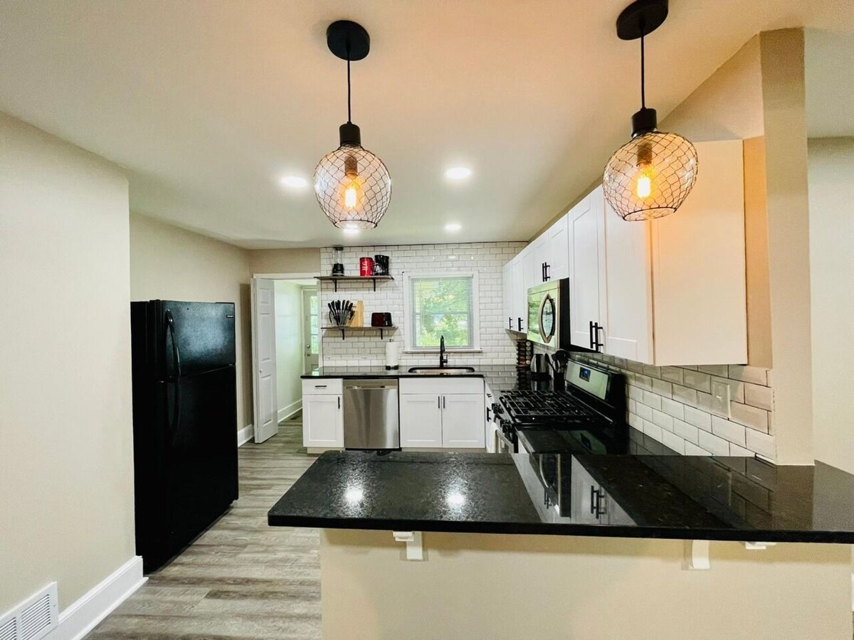 ✶ Cozy 2 Bedroom 1 Bath Entire House ✶