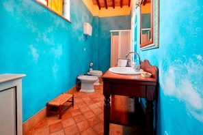 Spiegel, Zapfhahn, Sinken, Armatur, Eigentum, Blau, Badezimmer, Lila, Azurblau, Interior Design
