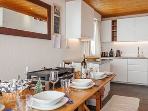 Meubles, Cuisine, Comptoir, Design Intérieur, Sol, Appareil De Cuisine, Bois, Cabinetry, Plafond, Luminaire
