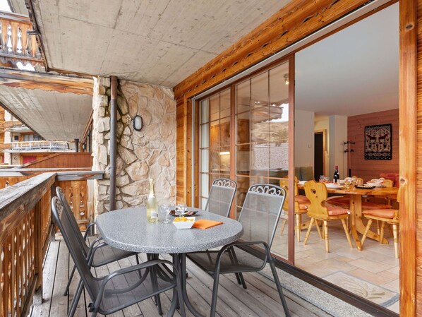 Table, Meubles, Propriété, Chaise, Plante, Bois, Design Intérieur, Cadre, Sol, Sol