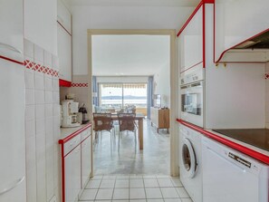 Gebäude, Holz, Interior Design, Cabinetry, Automobil-Design, Flooring, Fussboden, Küche, Materialeigenschaft