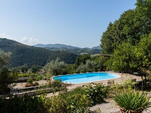 Wasser, Himmel, Pflanze, Wasservorräte, Schwimmbad, Azurblau, Natürliche Landschaft, Baum, Berg, Gewässer