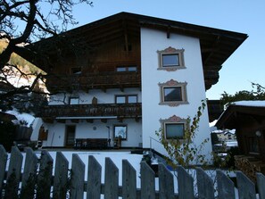 Propriété, Bâtiment, Fenêtre, Ciel, Architecture, Quartier, Design Urbain, Chalet, Maison, Arbre