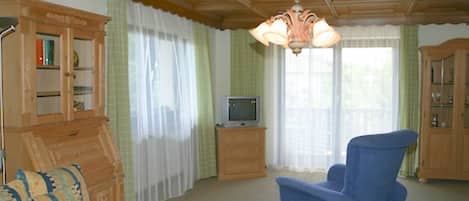 Ferienwohnung 104 qm - mit Balkon-Wohnzimmer große Wohnung