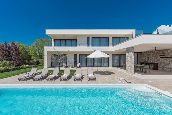 Extérieur maison de vacances [été]