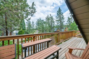 Outdoor Patio. Steps to the lake - Table and seating.