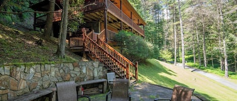 Welcome to Indian Cave, your next Mountain Rental in Piney Creek NC.