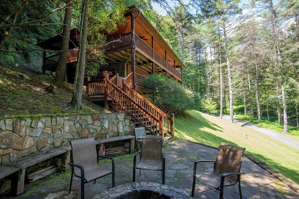 Welcome to Indian Cave, your next Mountain Rental in Piney Creek NC.