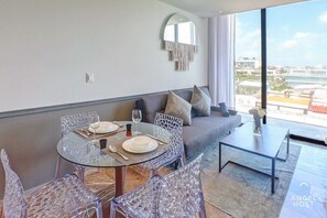 Cute little dining table for dinner nights at home!