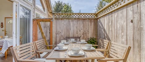 Outdoor Patio with great seating