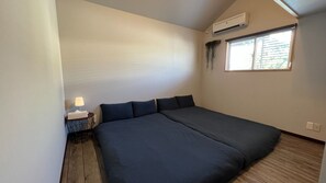 2 semi-double low beds