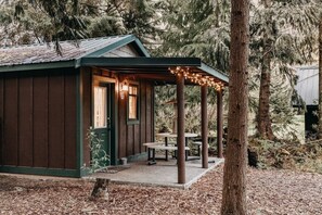 Building, House, Cabin, Outdoors, Shelter