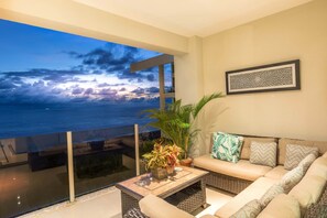 702s Furnished Balcony L Couch