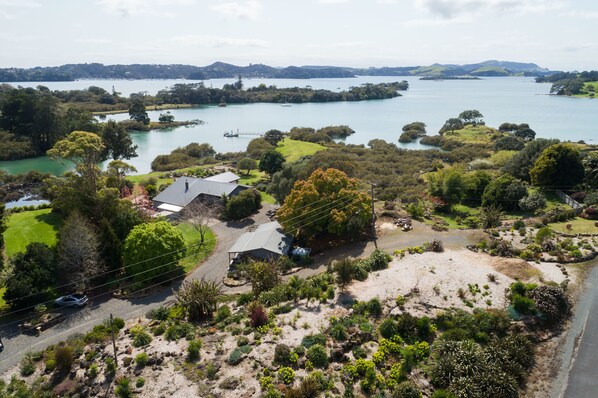 Cottage is in the lower foreground. Only has a viewshaft water view